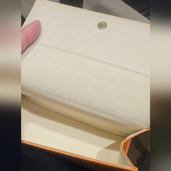 Used in good condition Tori Burch Glasses Case - Picture 3 of 6